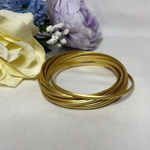 2/$14💖 Gold tone multi bangle bracelet